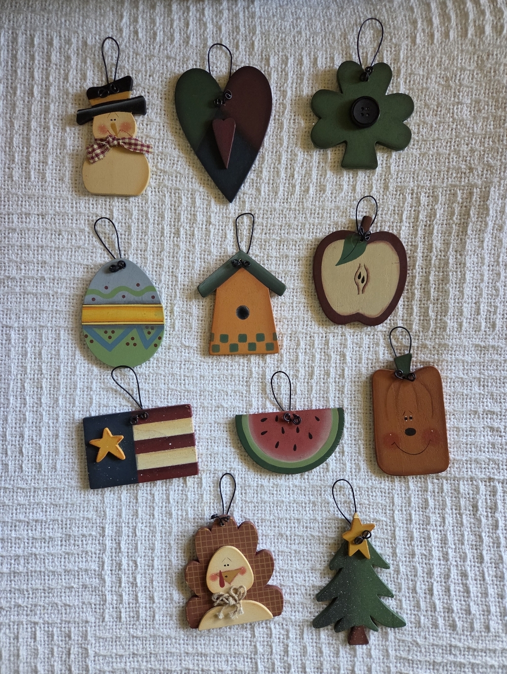 11 Seasonal Hanging Ornaments
